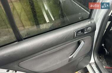 Хэтчбек Volkswagen Golf 2003 в 