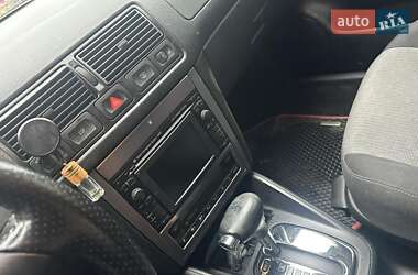Хэтчбек Volkswagen Golf 2003 в 