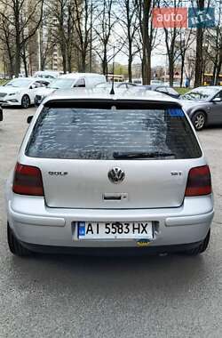 Хетчбек Volkswagen Golf 2001 в 