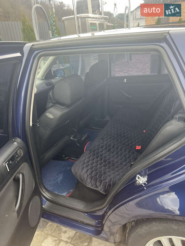 Хэтчбек Volkswagen Golf 2001 в Ужгороде