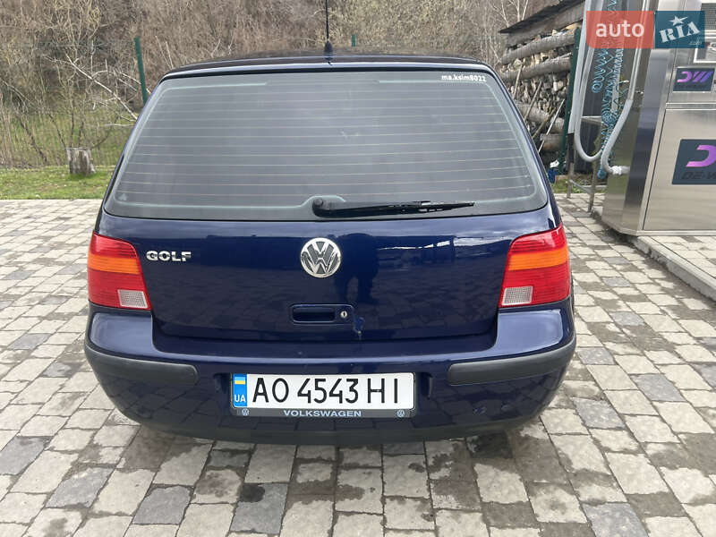 Хэтчбек Volkswagen Golf 2001 в Ужгороде