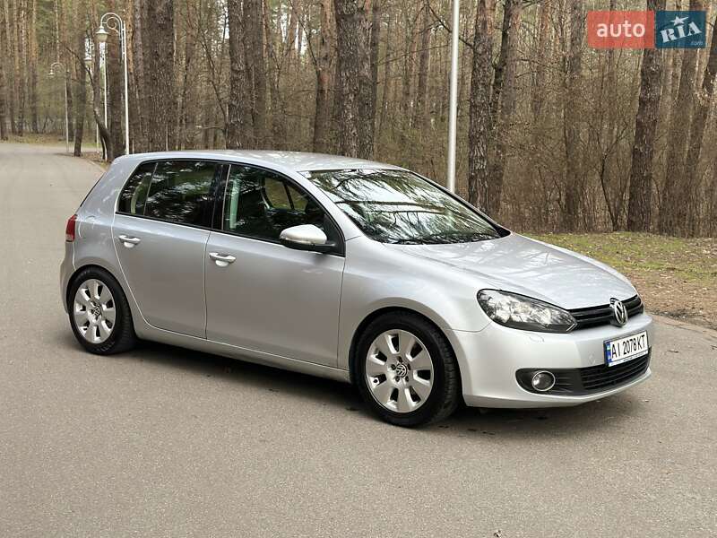 Хэтчбек Volkswagen Golf 2010 в Киеве