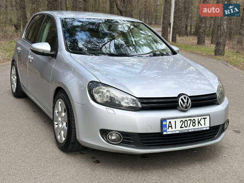 Хэтчбек Volkswagen Golf 2010 в Киеве