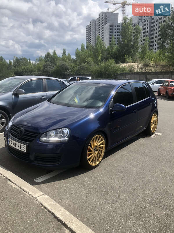 Хетчбек Volkswagen Golf 2006 в Києві