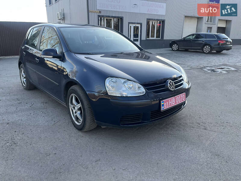 Хетчбек Volkswagen Golf 2005 в 
