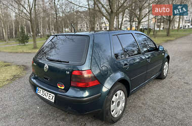 Хетчбек Volkswagen Golf 2001 в 