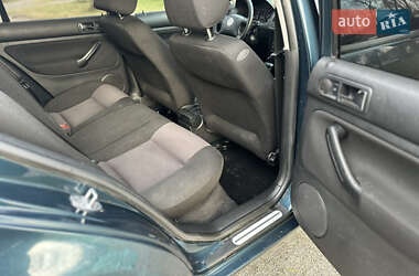 Хетчбек Volkswagen Golf 2001 в 