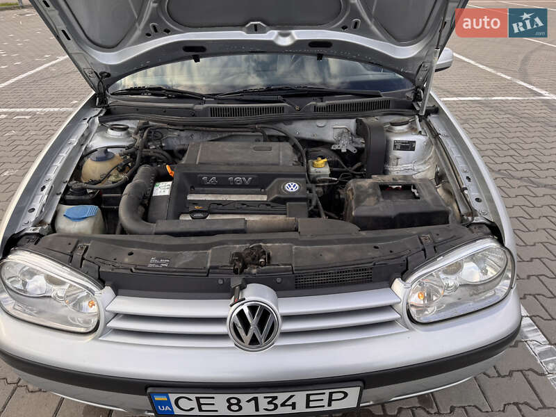 Хэтчбек Volkswagen Golf 2001 в Черновцах