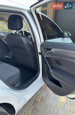 Хэтчбек Volkswagen Golf 2013 в 