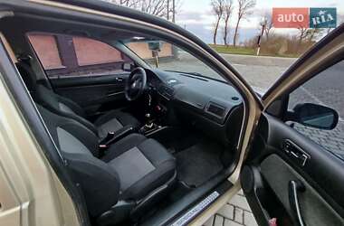 Хэтчбек Volkswagen Golf 2002 в 