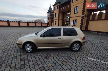 Хэтчбек Volkswagen Golf 2002 в 