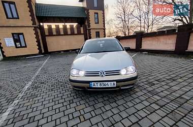 Хэтчбек Volkswagen Golf 2002 в 