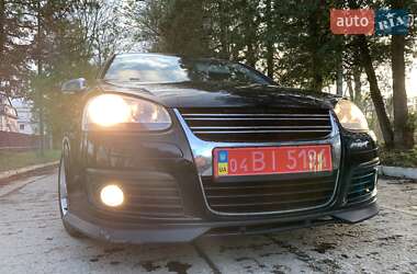 Хэтчбек Volkswagen Golf 2005 в 