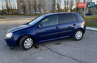 Хэтчбек Volkswagen Golf 2005 в 