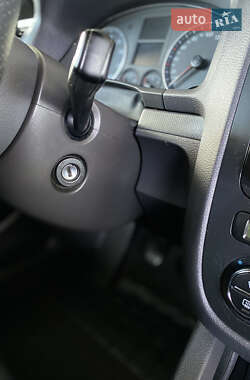 Хэтчбек Volkswagen Golf 2005 в 