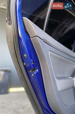 Хэтчбек Volkswagen Golf 2005 в 