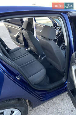 Хэтчбек Volkswagen Golf 2005 в 