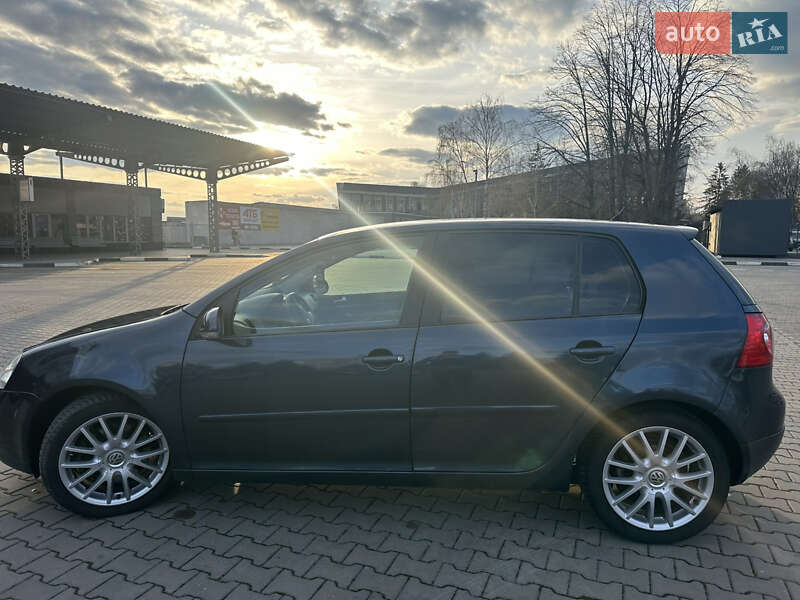 Хэтчбек Volkswagen Golf 2006 в Черновцах