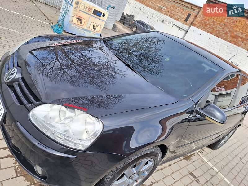 Хэтчбек Volkswagen Golf 2006 в Черновцах