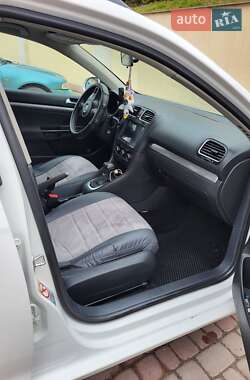 Универсал Volkswagen Golf 2010 в 
