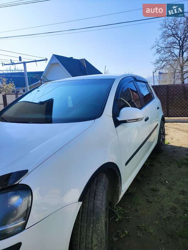 Хетчбек Volkswagen Golf 2004 в Тячеві