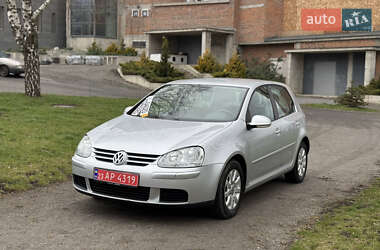 Хэтчбек Volkswagen Golf 2005 в 