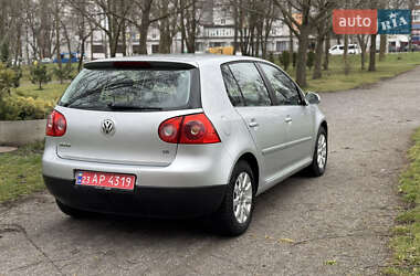 Хэтчбек Volkswagen Golf 2005 в 