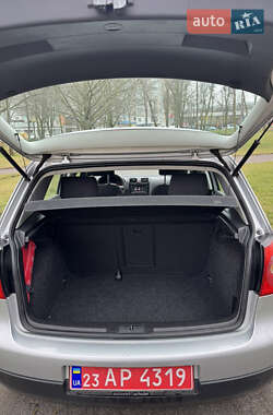 Хэтчбек Volkswagen Golf 2005 в 