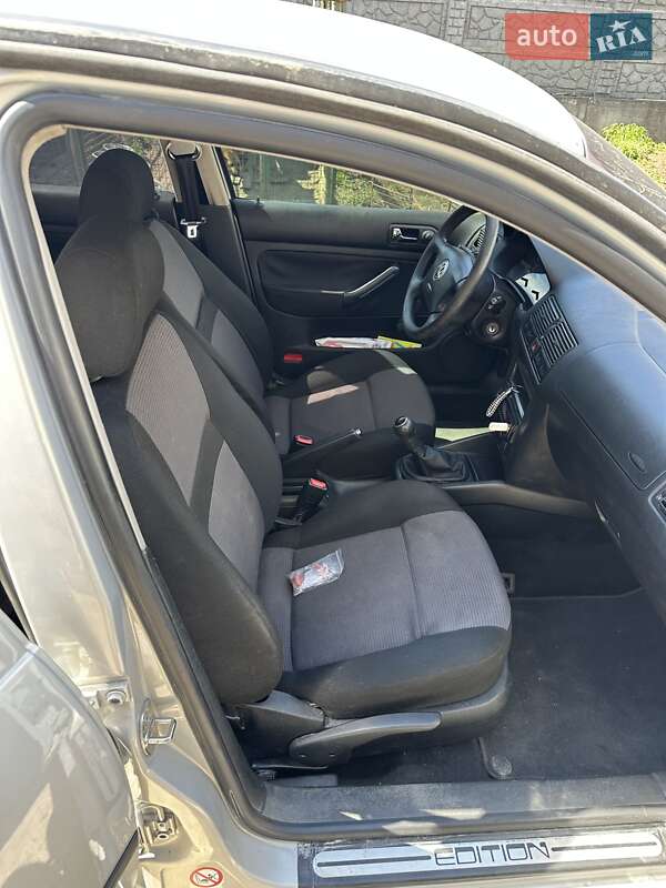 Хэтчбек Volkswagen Golf 2000 в Одессе