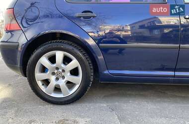 Хэтчбек Volkswagen Golf 2001 в 