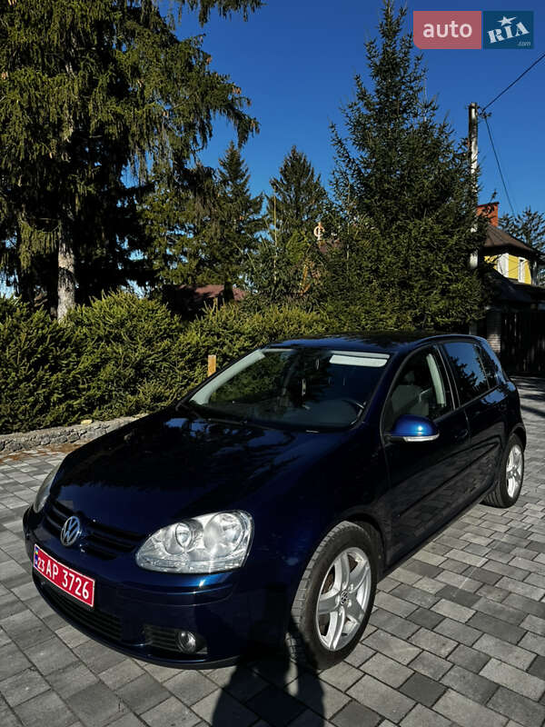 Хэтчбек Volkswagen Golf 2008 в Староконстантинове