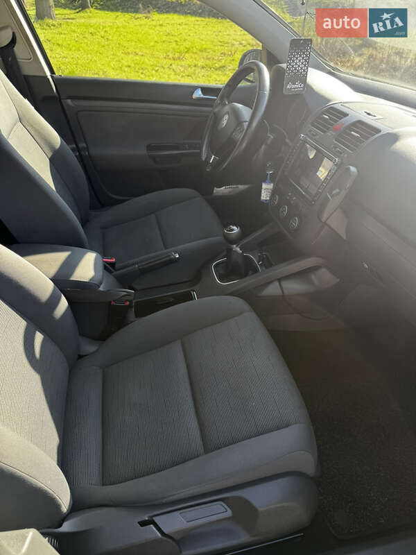 Хэтчбек Volkswagen Golf 2008 в Староконстантинове