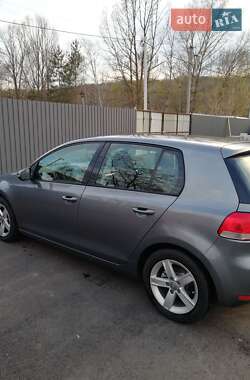 Хэтчбек Volkswagen Golf 2009 в 