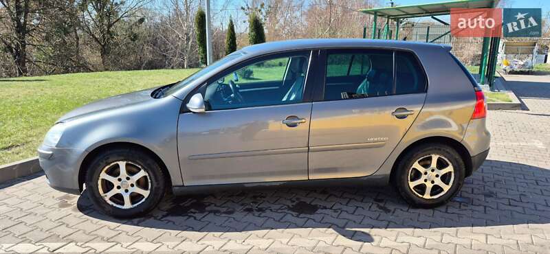 Хэтчбек Volkswagen Golf 2008 в Дубно