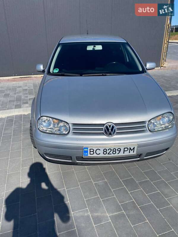 Хетчбек Volkswagen Golf 2003 в Мостиській
