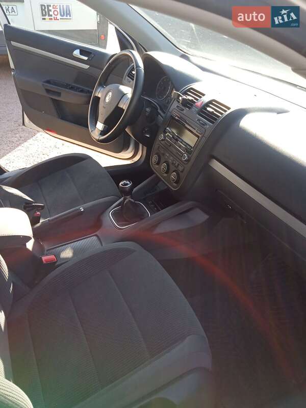 Універсал Volkswagen Golf 2009 в Чернігові