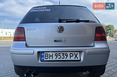 Хэтчбек Volkswagen Golf 2001 в 