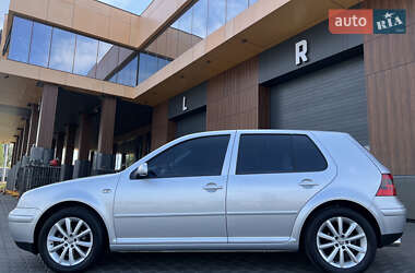Хэтчбек Volkswagen Golf 2001 в 