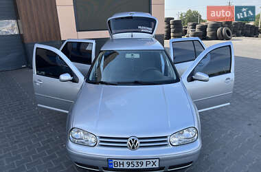 Хэтчбек Volkswagen Golf 2001 в 