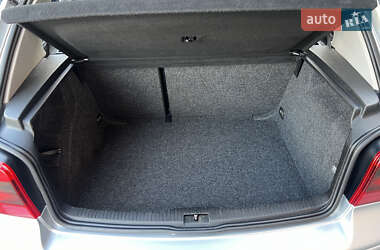 Хэтчбек Volkswagen Golf 2001 в 