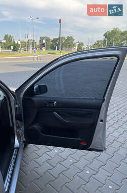 Хэтчбек Volkswagen Golf 2001 в 