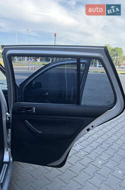 Хэтчбек Volkswagen Golf 2001 в 