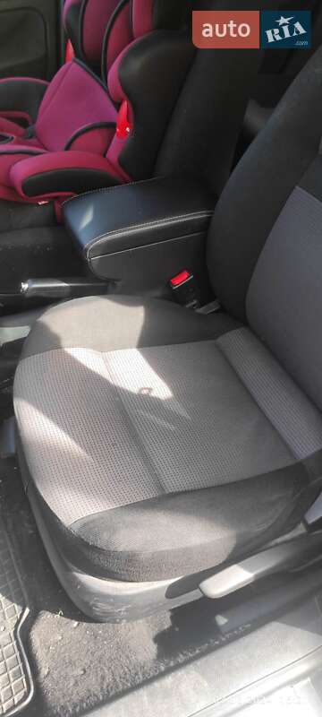 Хэтчбек Volkswagen Golf 2001 в Ананьеве