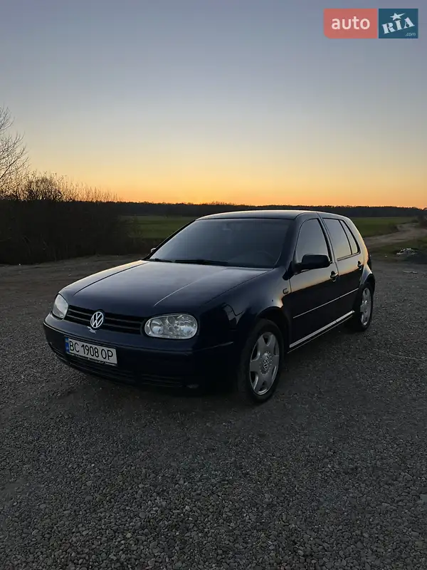 Хэтчбек Volkswagen Golf 1999 в 