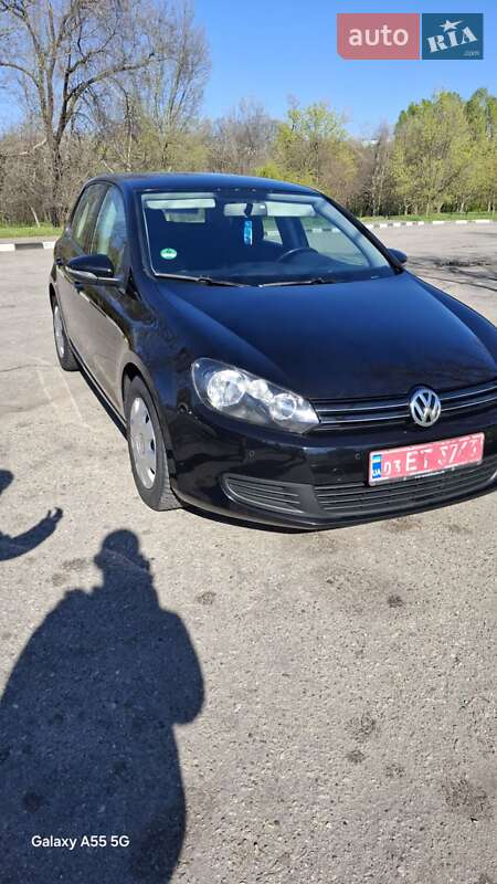 Хэтчбек Volkswagen Golf 2010 в 