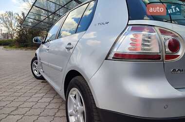 Хэтчбек Volkswagen Golf 2008 в 
