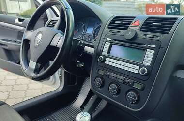 Хэтчбек Volkswagen Golf 2008 в 