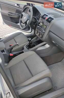 Хетчбек Volkswagen Golf 2004 в 