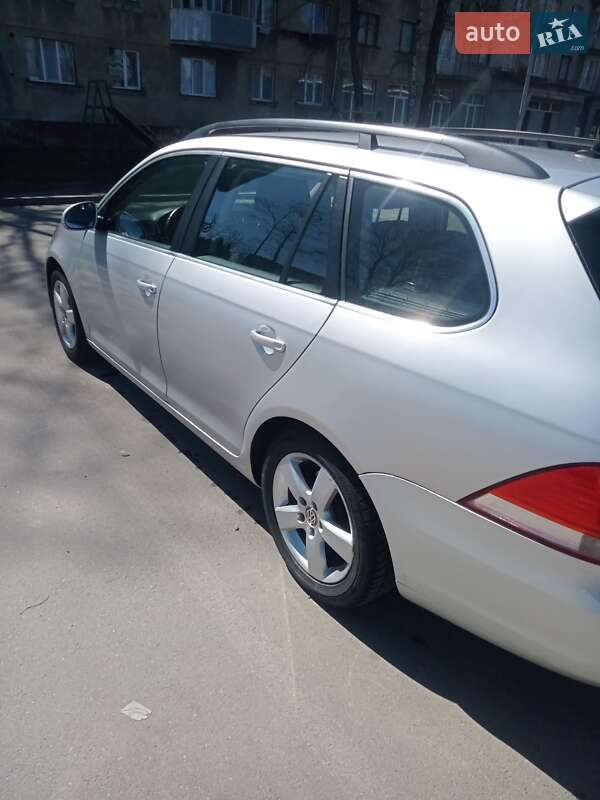 Універсал Volkswagen Golf 2010 в Івано-Франківську