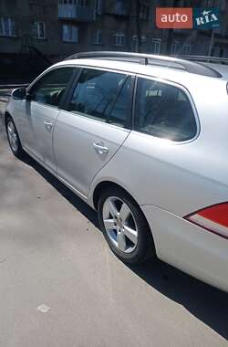 Універсал Volkswagen Golf 2010 в 